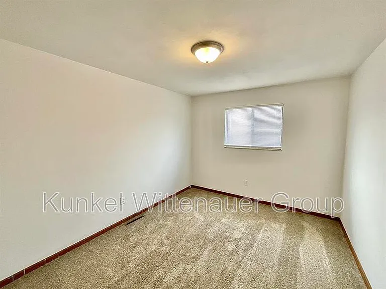 156 Marion Dr — Photo 9
