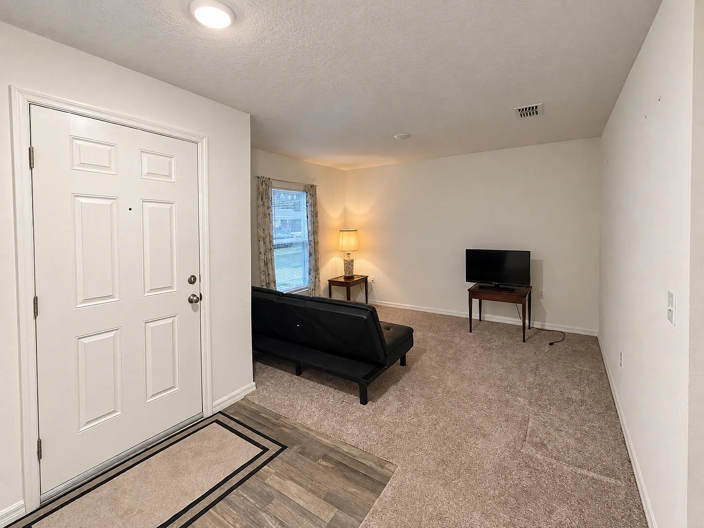 3 bed, 1.0 bath, 1796 sqft, $1,900 — Photo 2