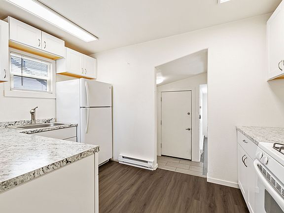 2nd image of 629 Sinclair St #623