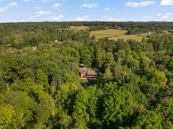 6634 Newcosta Ave, Stanwood, MI 49346