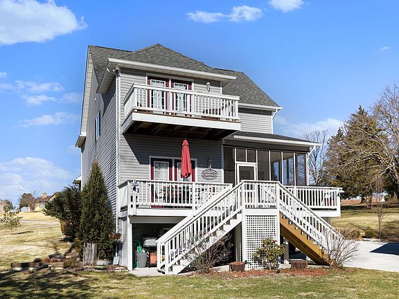 3rd image of 52 Oakcrest Dr