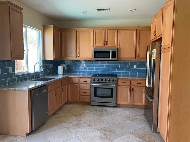 3 bed, 1541 sqft, $3,700 — Photo 3