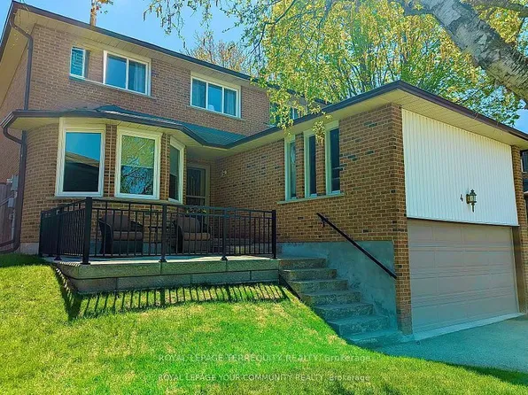 42 Portland Cres, Newmarket, ON L3Y 6A5
