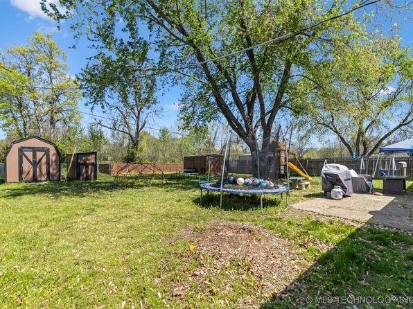321 E Maple St, Skiatook, OK 74070