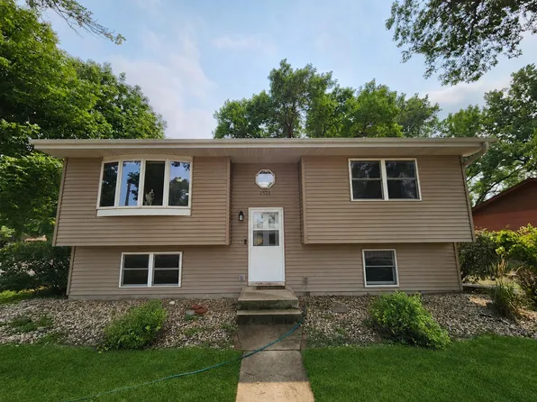 1521 E Hanson Ave, Mitchell, SD 57301