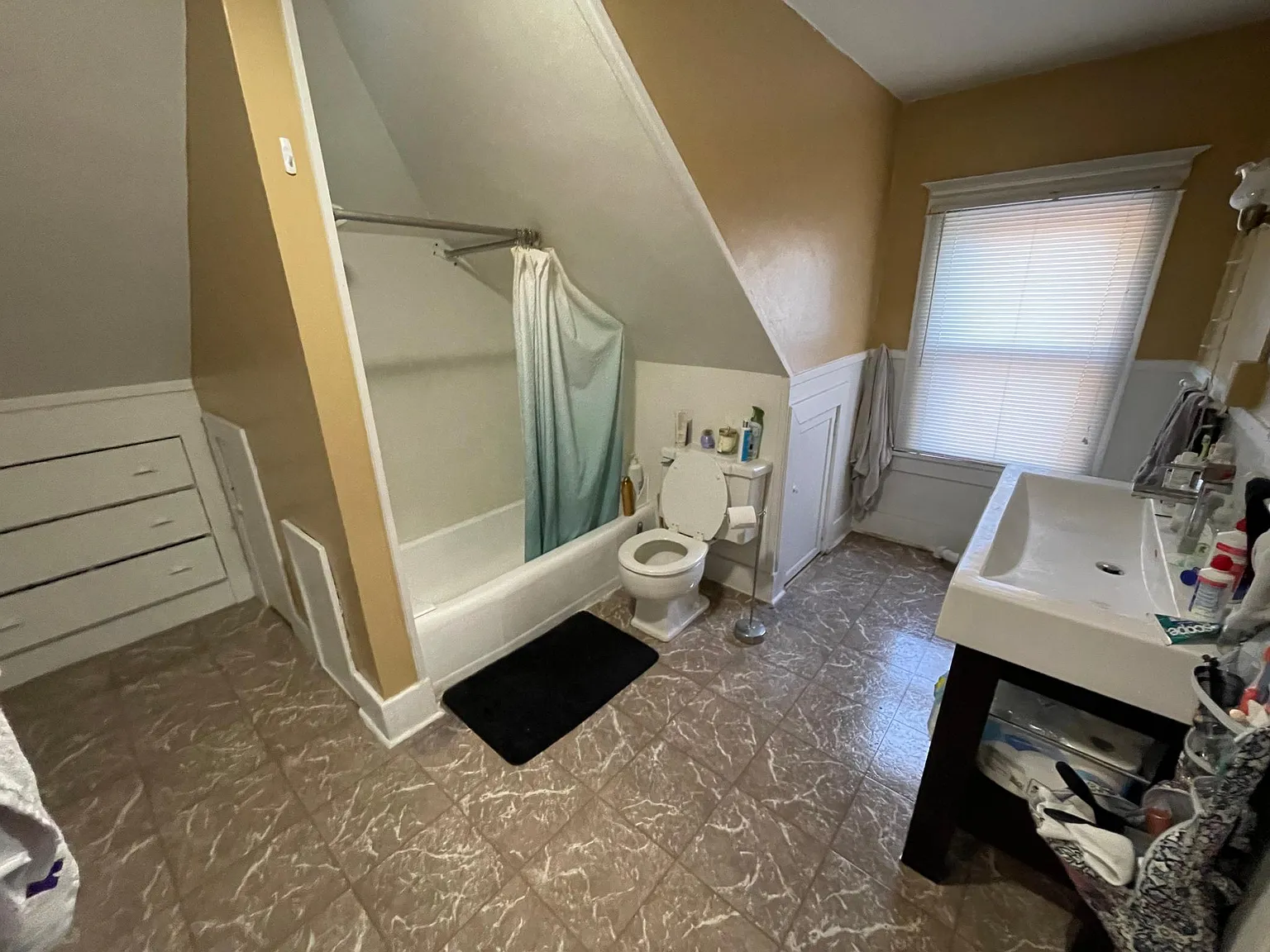 3 bed, 700 sqft, $1,275 — Photo 3