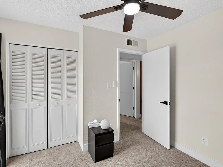 946 E Diamond Dr — Photo 14