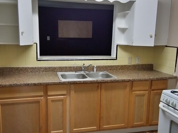 3rd image of 331 Como St