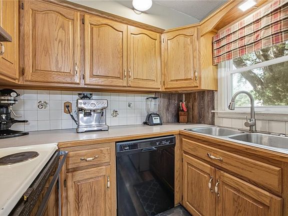5th image of 3903 N Osage St