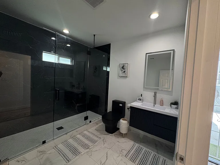 8926 Colbath Ave — Photo 5