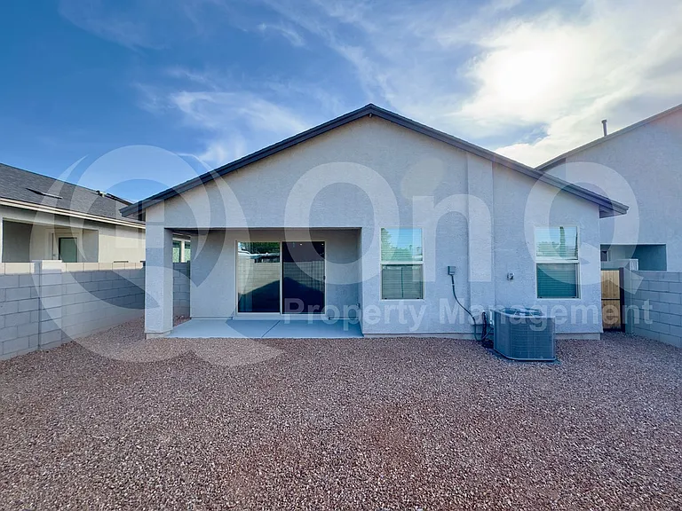 4069 E Market St — Photo 17