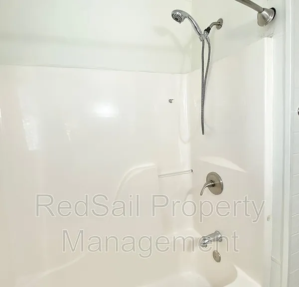 323 Roane Dr — Photo 17