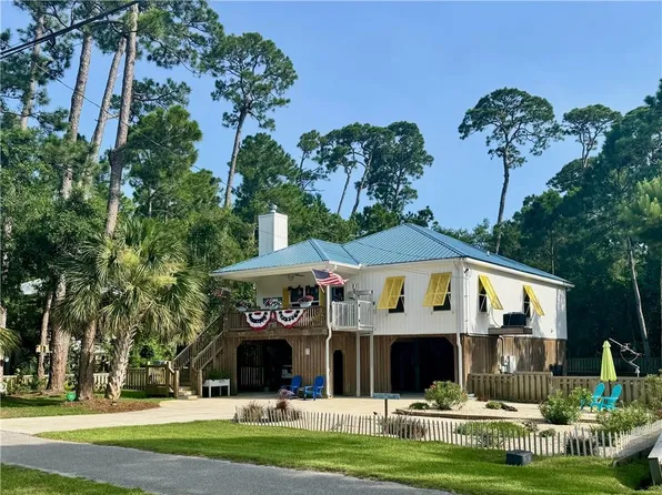 703 Bienville Blvd, Dauphin Island, AL 36528