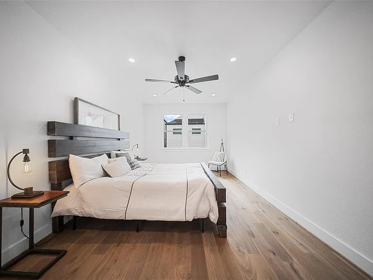 1120 Hogan St — Photo 11