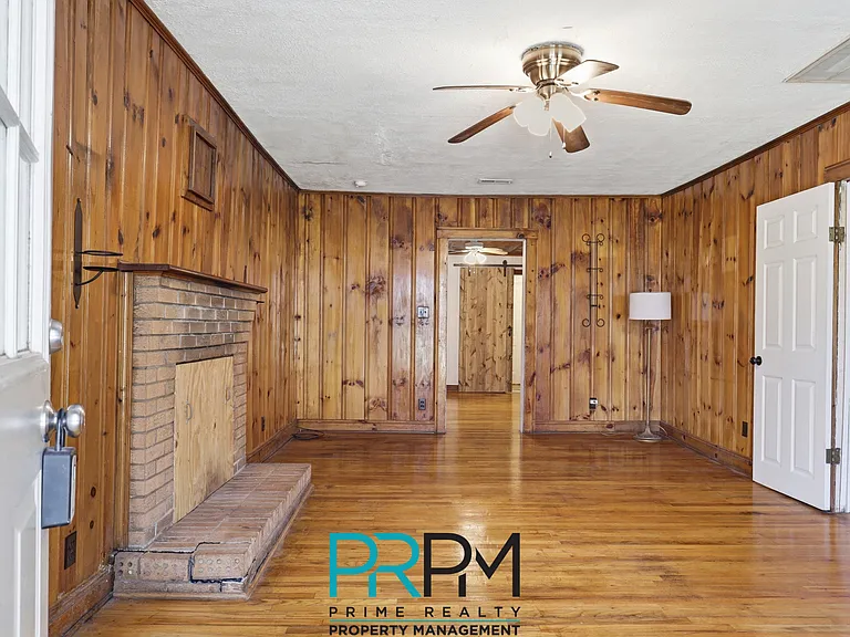 101 Bagwell Dr — Photo 3