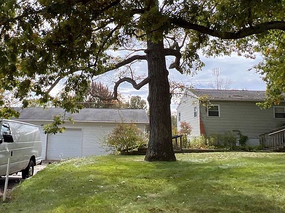 3rd image of 19901 Doyle Rd