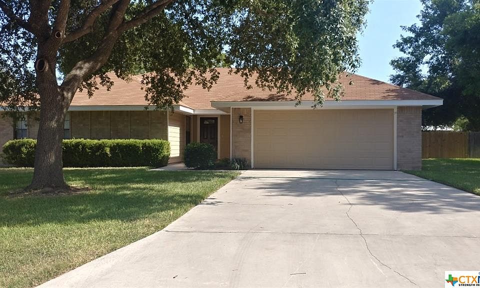 1st image of 776 Country Club Dr