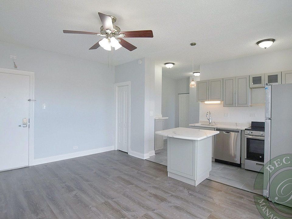 1st image of 506-4520 N Clarendon Ave #506