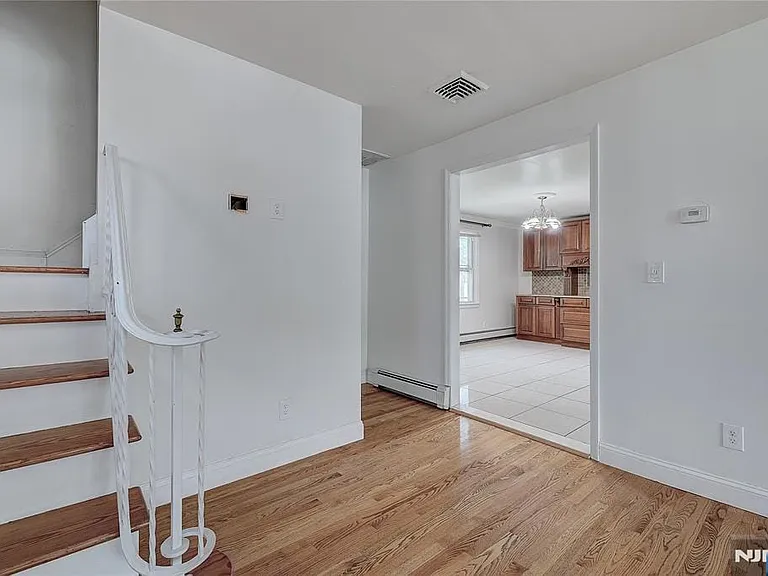 33 Fournier Cres — Photo 5