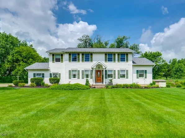 10321 Schlabach Ave NE, Hartville, OH 44632