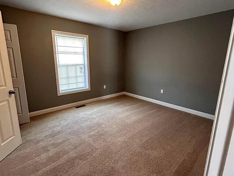 37 Dark Hollow Rd — Photo 4