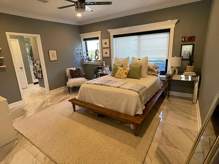 Plaza House — Photo 94