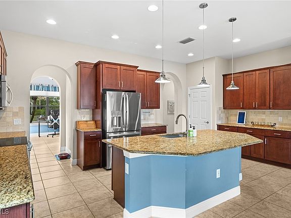 4th image of 10275 Ashbrook Ct