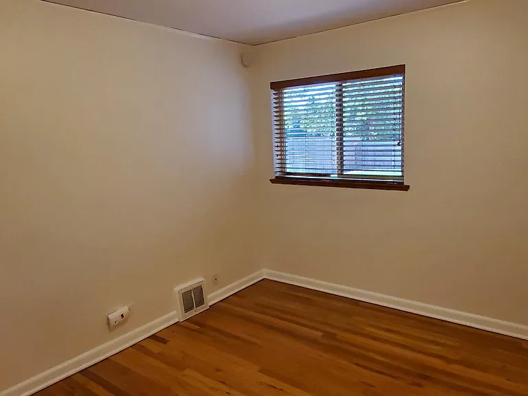 2415 Olive St — Photo 28