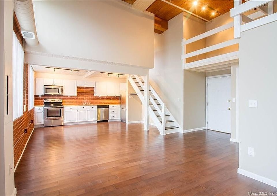 2nd image of 839 Main St APT 115