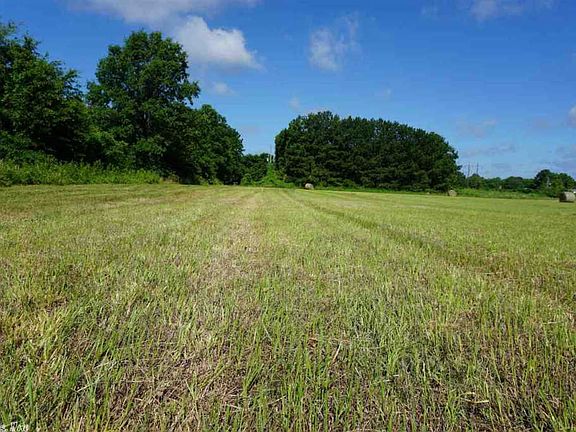5th image of 704 N Walkers Corner Rd