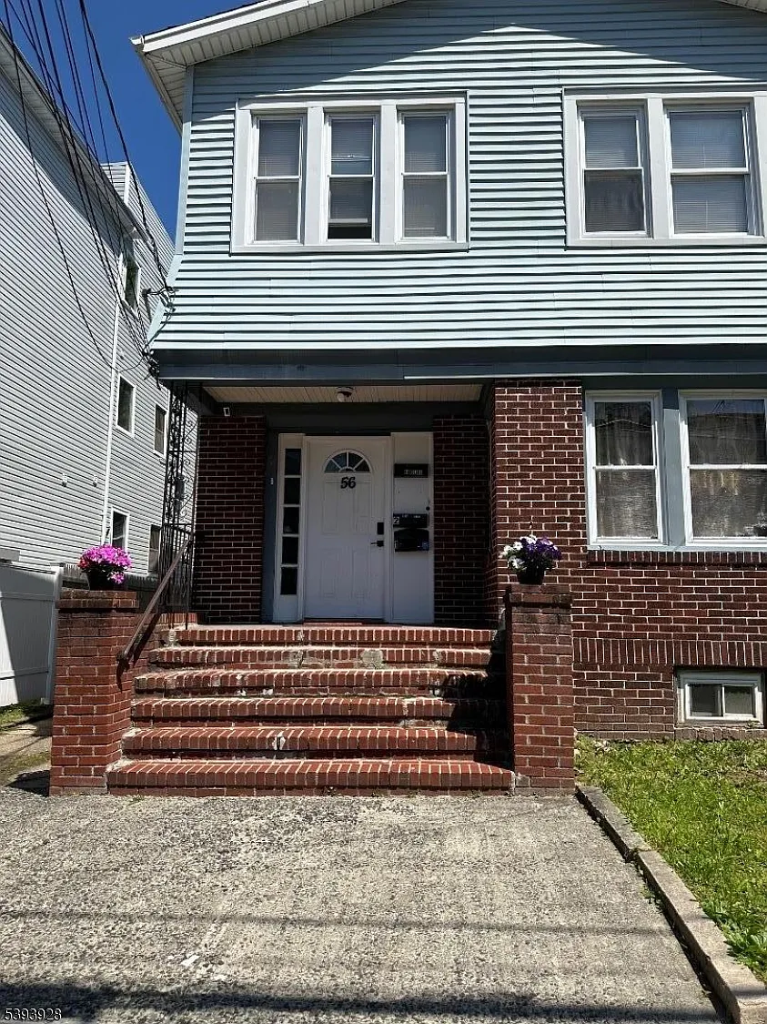 3 bed, 1.0 bath, $2,500 — Photo 1