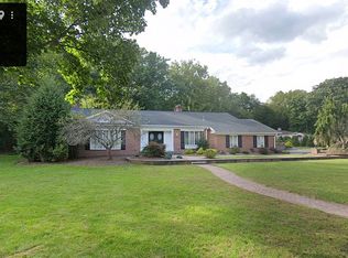 27 Clearwater Dr, Ho Ho Kus, NJ 07423