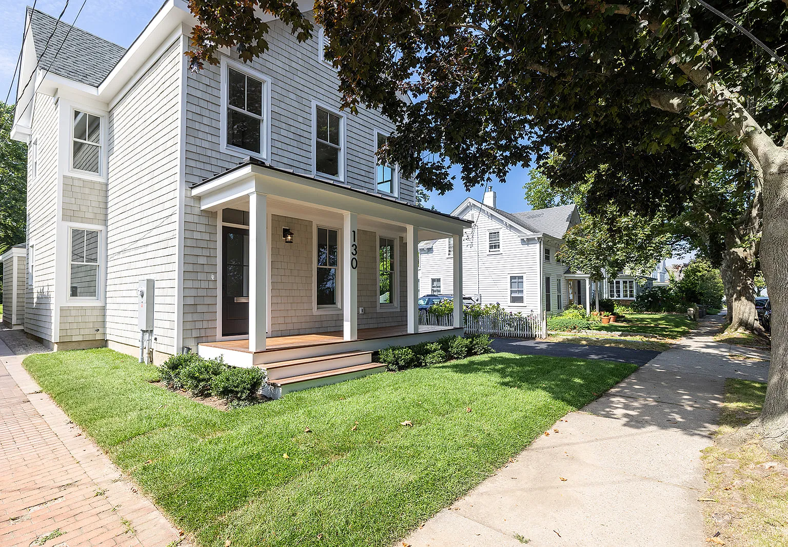 Beautifully renovated in the heart of Greenport — Photo 3
