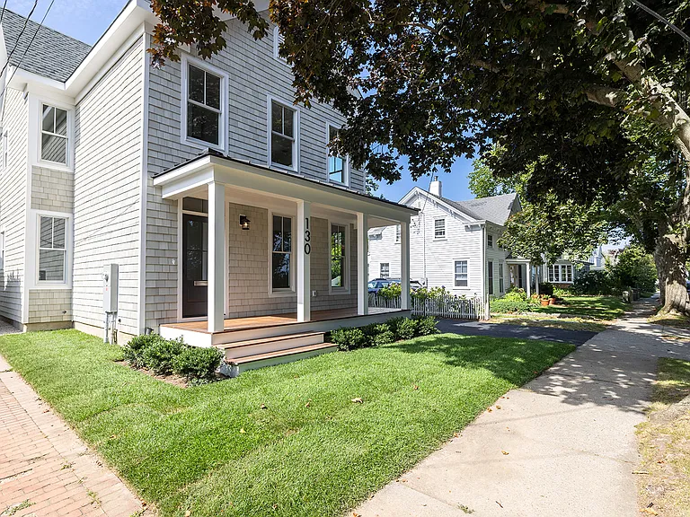 130 Bay Ave — Photo 3