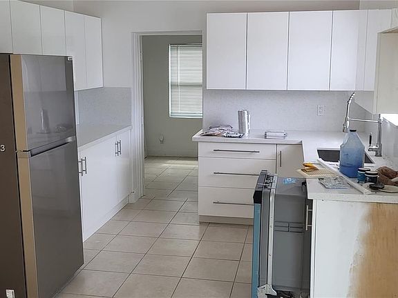 5th image of 4433 SW 52nd St #1