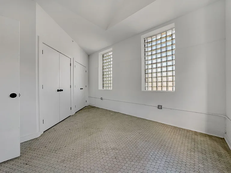 The Diamond Hill Lofts — Photo 32