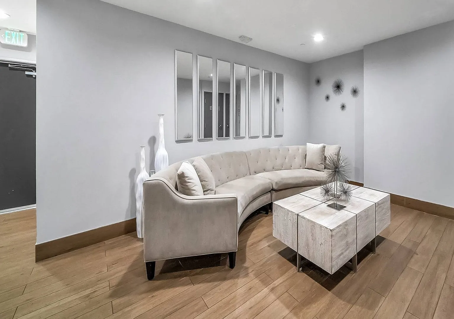3 bedroom with gated parking! — Photo 3