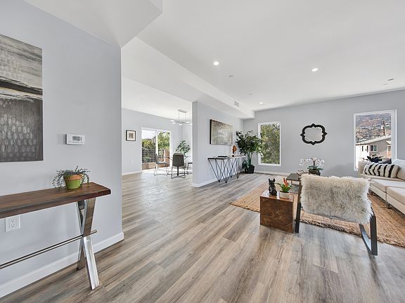 4th image of 366 Burchett St #209