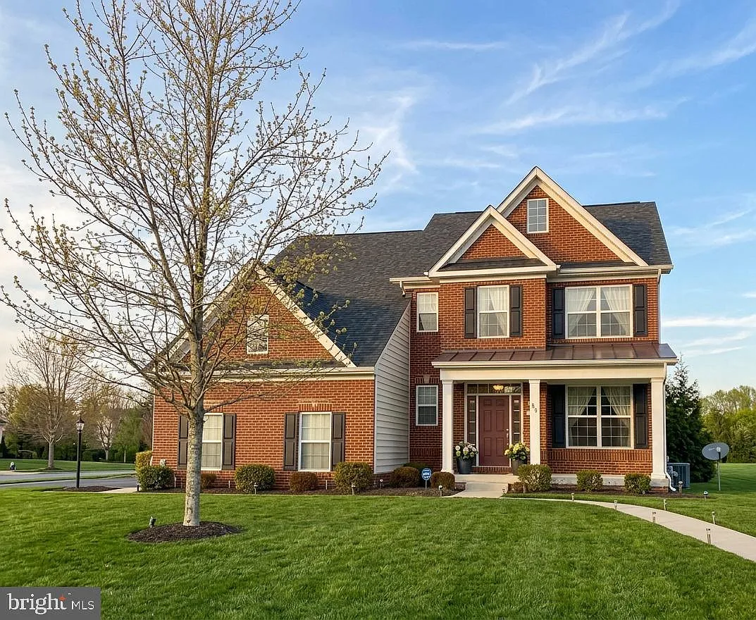 4 bed, 3.5 bath, 4152 sqft, $4,650 — Photo 1