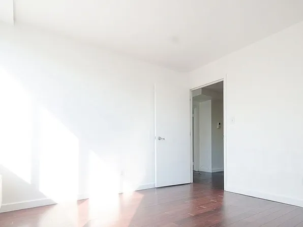 292 Stanhope Street image 4 of 12