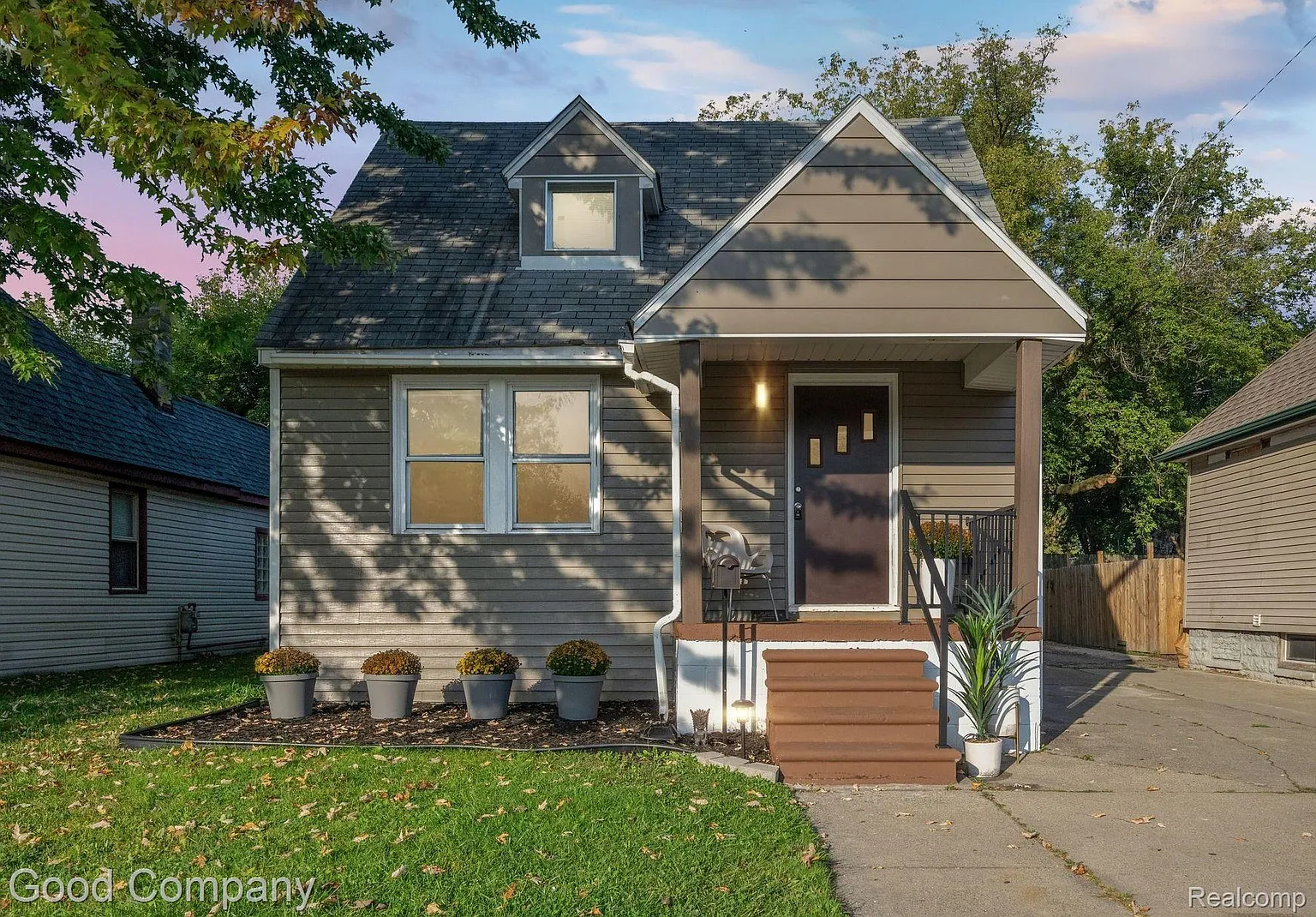23067 Reynolds Ave photo 1