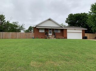 1112 Chandler Dr, Clinton, OK 73601