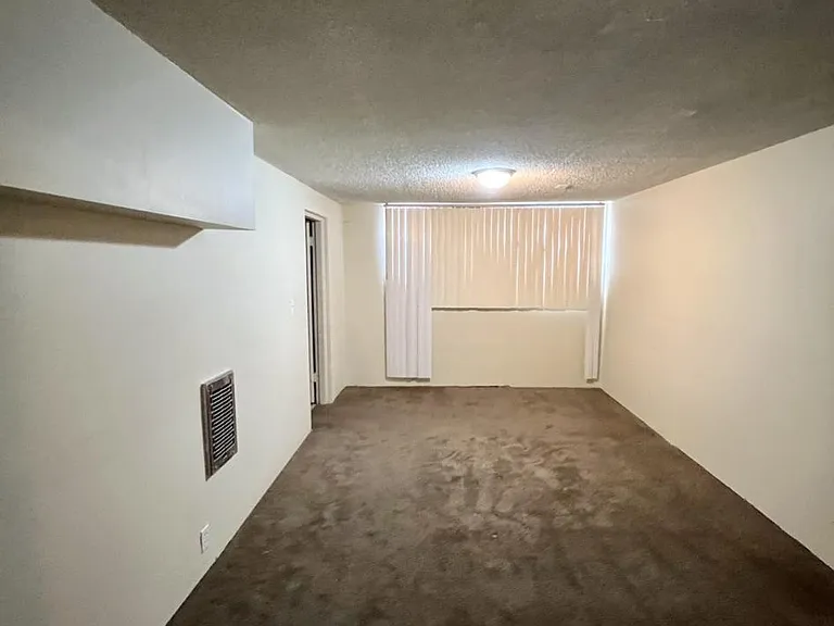 24463 Park St — Photo 6