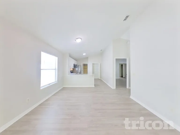 1313 Independence Dr — Photo 4