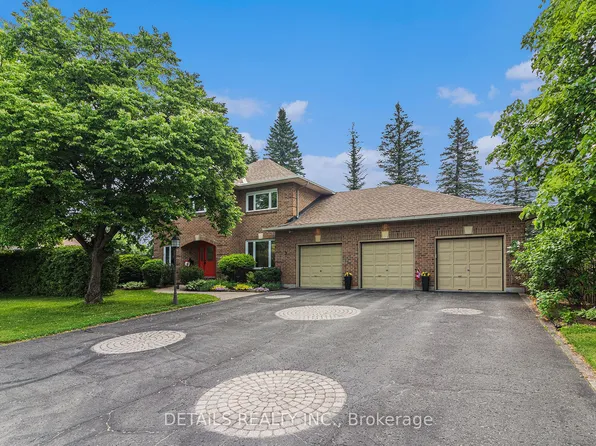 3 Wintergreen Dr, Ottawa, ON K2S 1E5