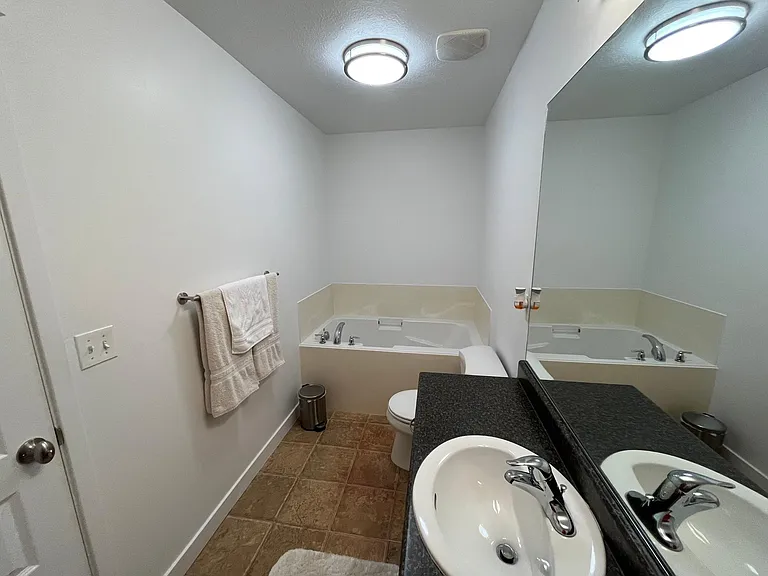5434 W Fairgrove Ln — Photo 8