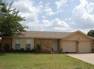 612 SE 38th St, Moore, OK 73160
