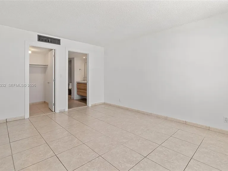 6770 Indian Creek Dr #12R — Photo 12