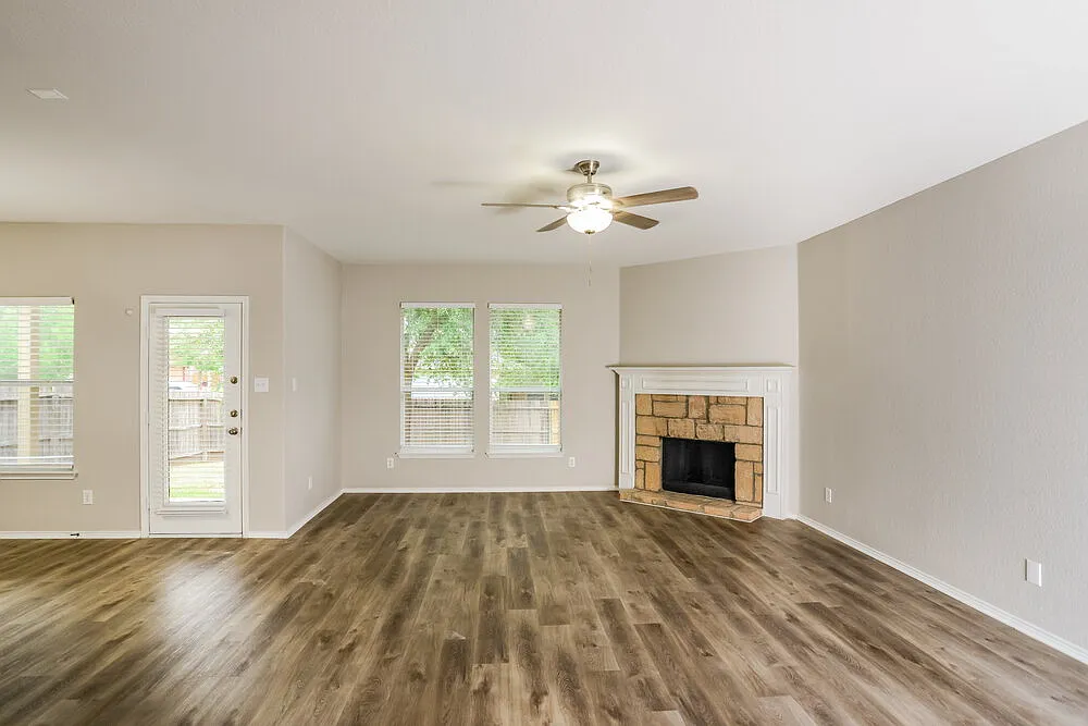4 bed, 2.0 bath, 2230 sqft, $2,190 — Photo 4
