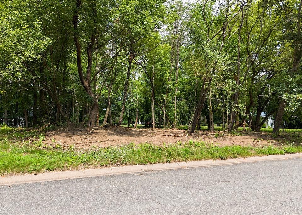 1st image of 903 SW Wagner Road
